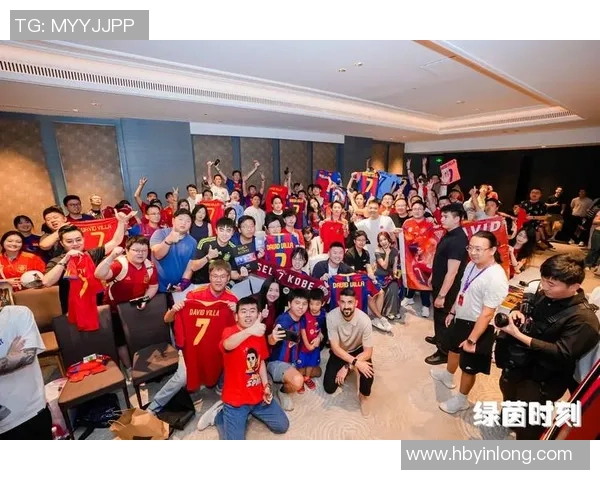 新浪微博热议足球明星背后的故事与成就，球迷互动不断引发关注与讨论